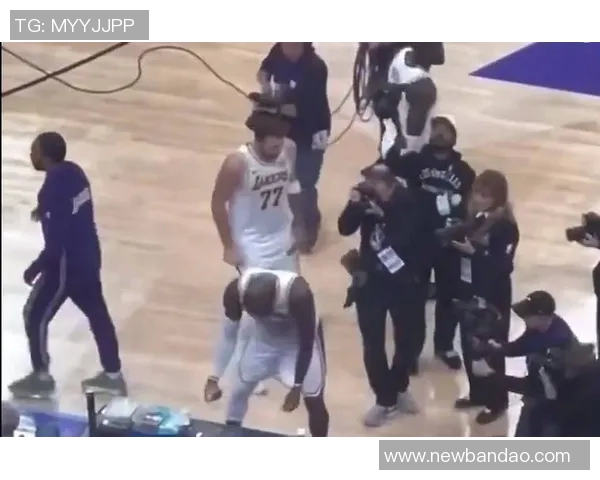 东子与老詹短信互动揭秘里夫斯自嘲投丢14个球太菜了